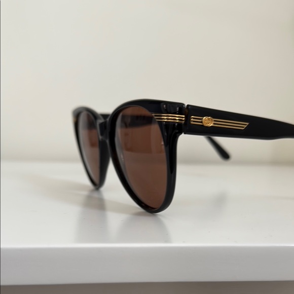 Black Vintage Gucci sunglasses.